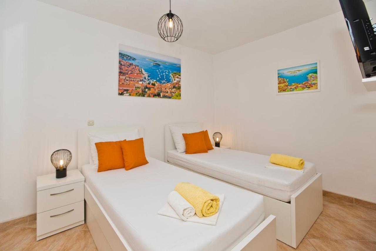Apartment Zara Hvar Town Esterno foto